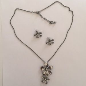 Necklace and earrings with flower detail